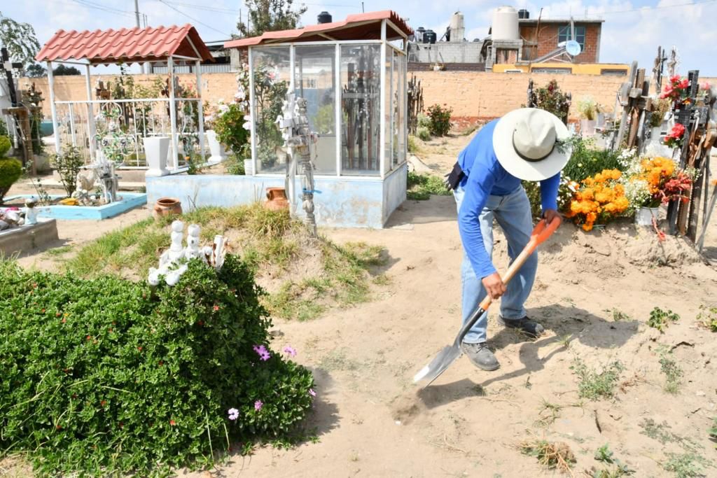 Ayuntamiento de Huamantla da mantenimiento a panteones municipales